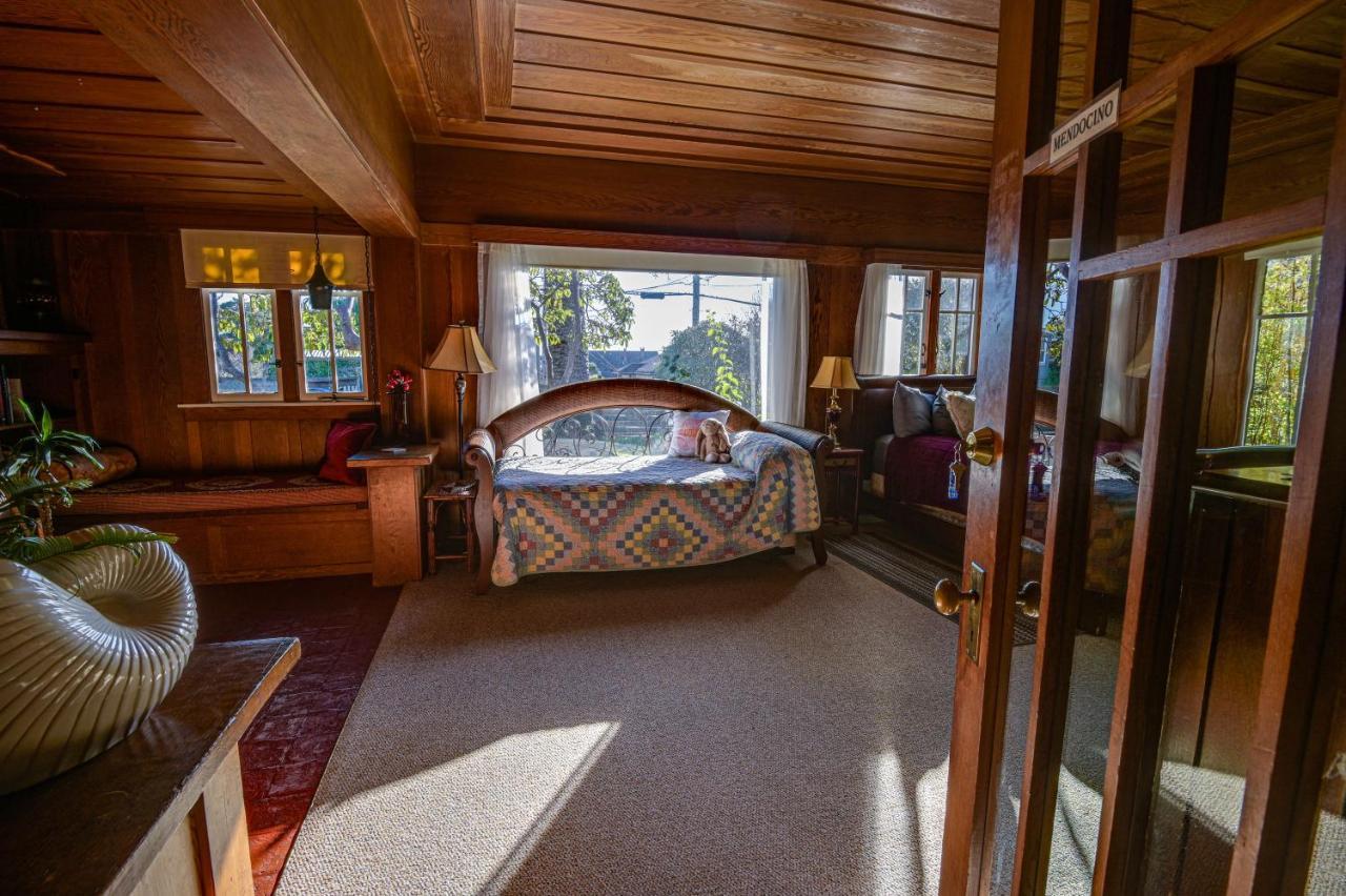 The Captains Quarters Fort Bragg Bagian luar foto
