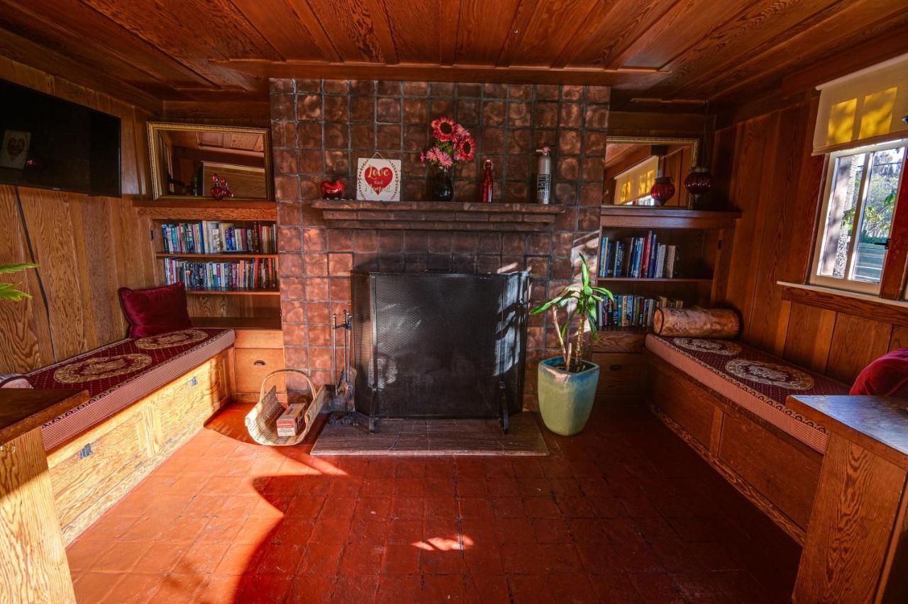 The Captains Quarters Fort Bragg Bagian luar foto