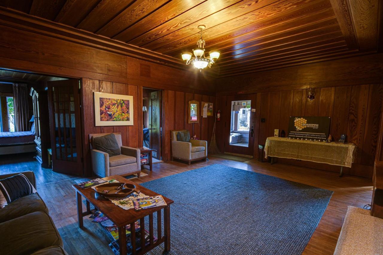 The Captains Quarters Fort Bragg Bagian luar foto