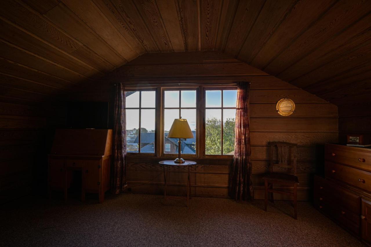The Captains Quarters Fort Bragg Bagian luar foto